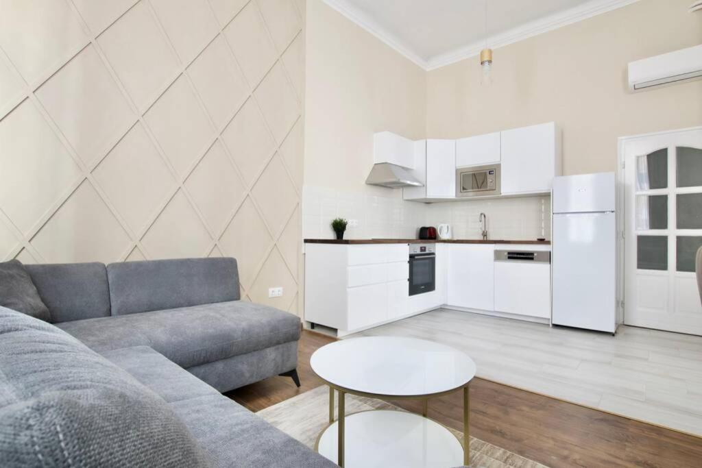 Premium Apartment By Hi5-Vaci Str. 3 Bedroom Budapeste Exterior foto