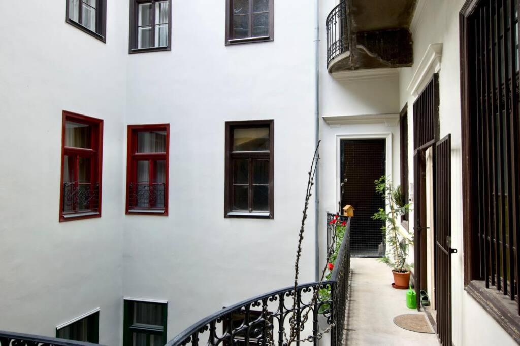 Premium Apartment By Hi5-Vaci Str. 3 Bedroom Budapeste Exterior foto